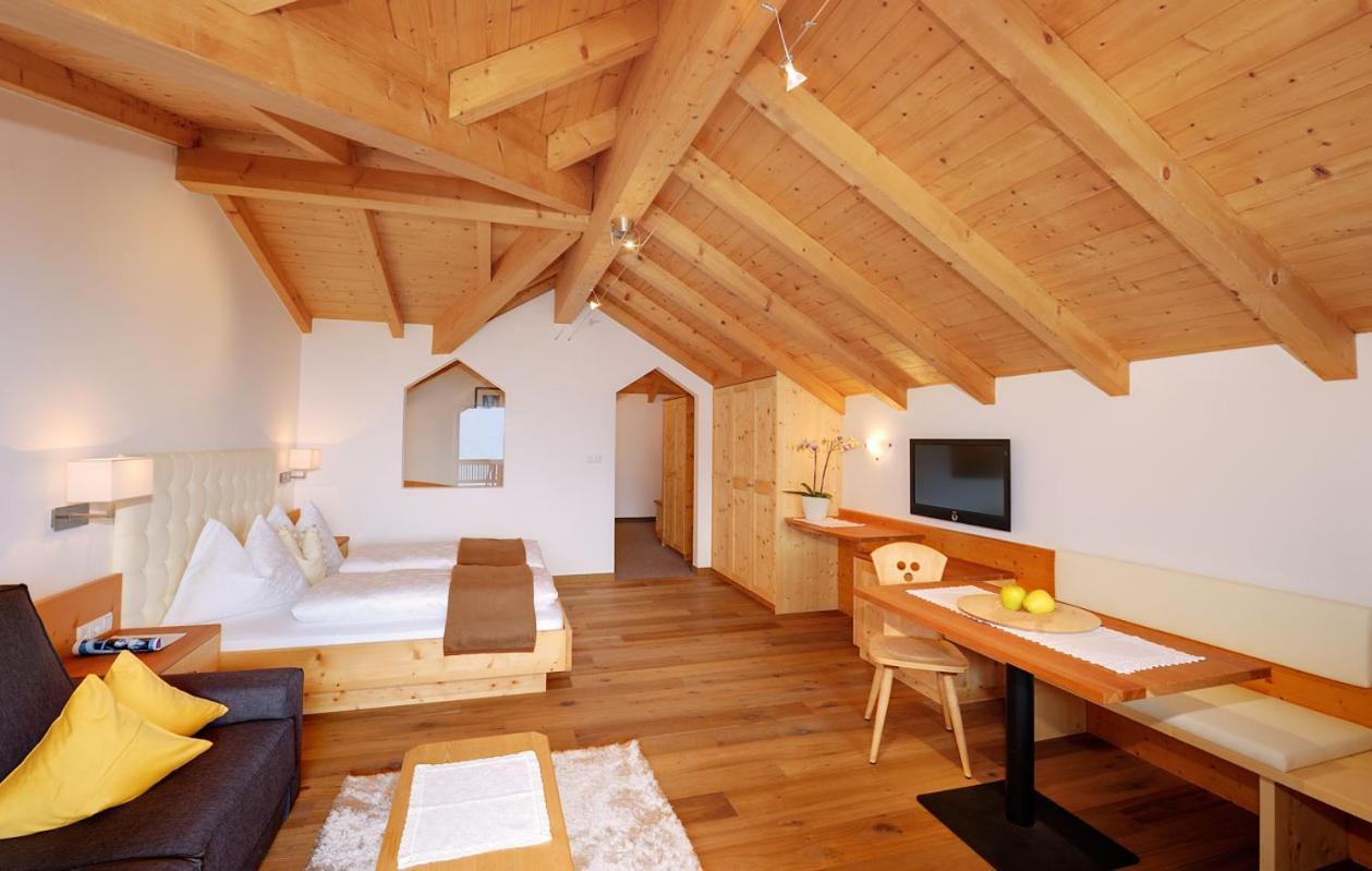 Small Hotel Sonne Tirolo Exterior foto